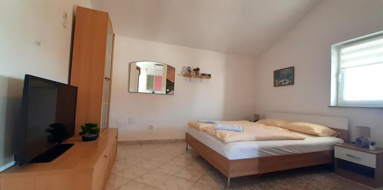 Apartments Hajl Krk Town Exterior foto