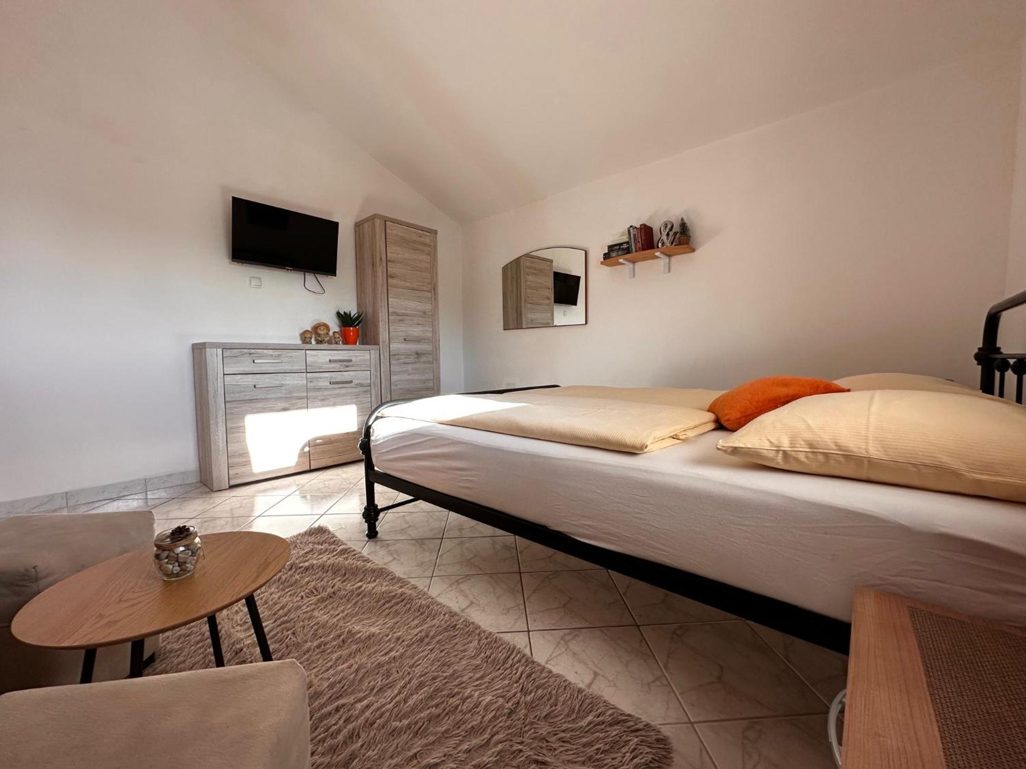 Apartments Hajl Krk Town Exterior foto